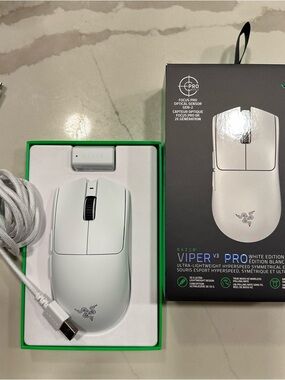 BRAND NEW Razer Viper V3 Pro White Gaming Mouse - Symmetrical Esports Design